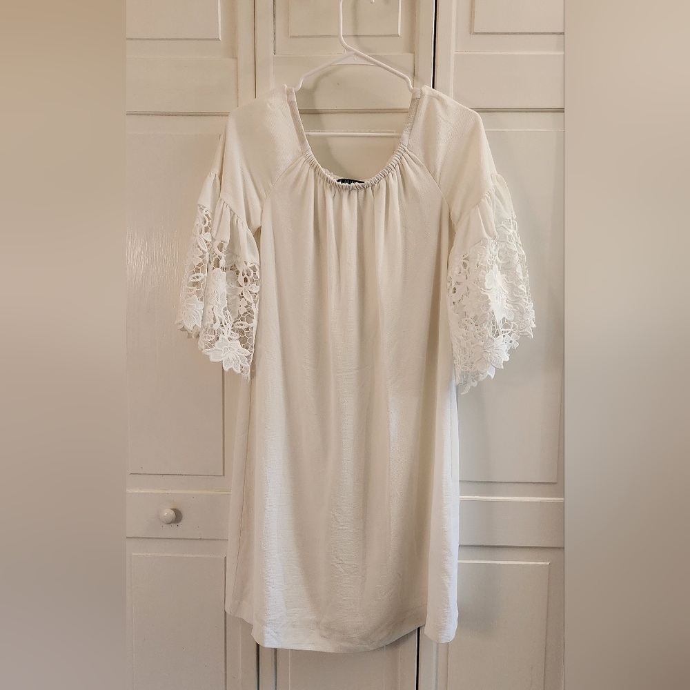 Ralph Lauren // Off the shoulder white dress